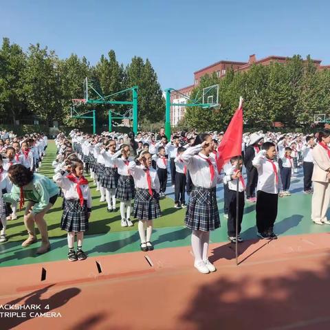 红领巾心向党  勇做时代追梦人—记潍坊日向友好学校二年级十班入队仪式