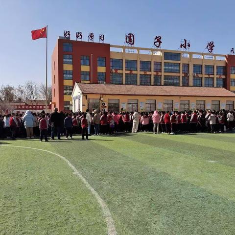 安全在心中，消防在行动———围子小学全体师生消防知识培训及灭火器使用演练