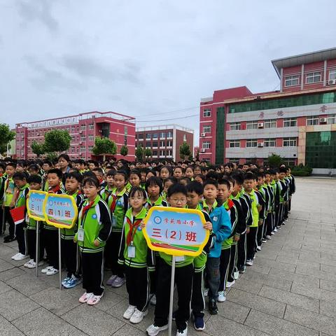 【全环境立德树人】“守护心灵， 相伴同行，快乐成长”——学苑路小学主题升旗仪式