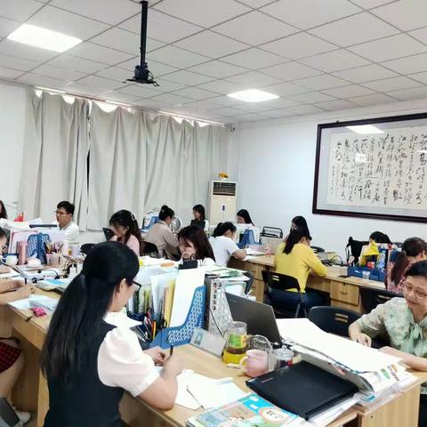 凝心聚力 砥砺前行—桦珑学校四年级小太阳中队年级工作会议