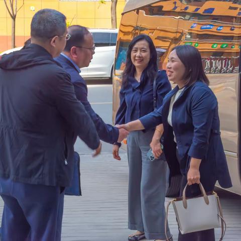 苏州市残联一行莅临西安市莲湖区残疾人创业孵化服务中心参观调研