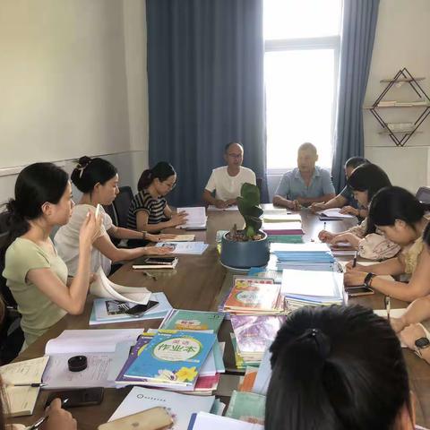 诗意金秋话教研 引领教学促提升——东方学校在岱石小学开展教共体活动