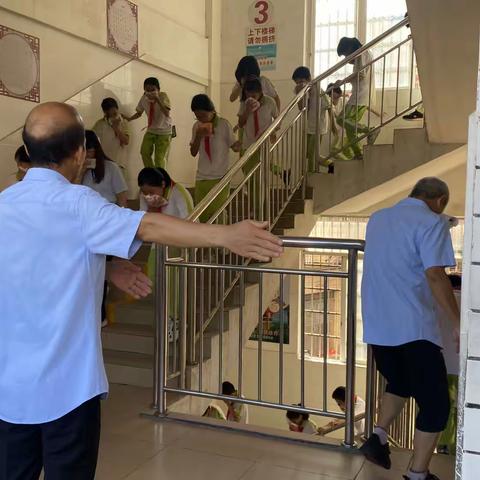 “火”速行动，防患未“燃”——金渡镇褚国昌中心小学开展消防安全应急演练