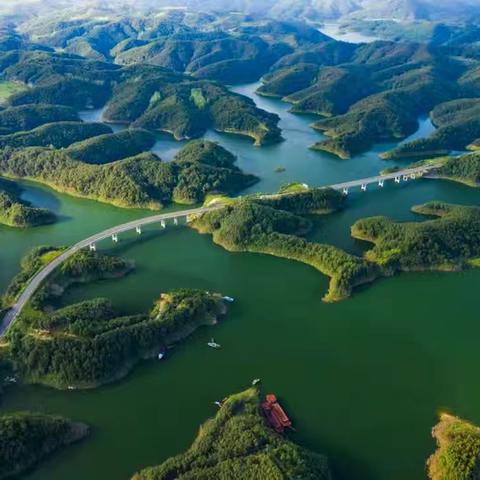 五一秦岭天竺山，九龙瀑布，五龙河景区，七夕爱情桥，丹江口大坝，千岛画廊，茅箭东沟杜鹃花海纯玩五日游