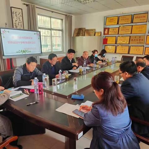 高屋建领促发展、运筹帷幄见提高     —— 滕州市教体局教研室领导到柴胡店中学指导教学教研工作