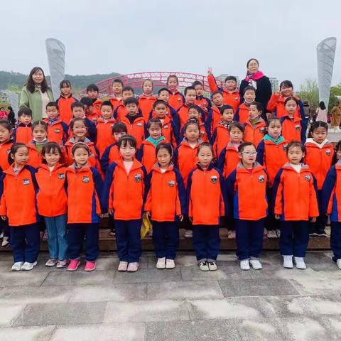 少年春光无限好，朝气蓬勃放光芒——千岛湖镇阳光三小一（1）班春游记！