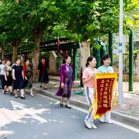 “为民服务践初心，心系百姓勇敢当”赠济东新村社区锦旗授旗仪式