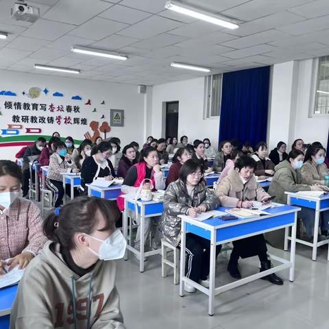 聚焦学习任务群  探索语文新课堂——记市五中语文“学习任务群”教学研讨活动