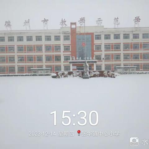 学校美丽雪景