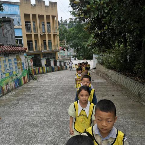 幼小衔接，我们在行动——苍岭镇中心幼儿园参观小学活动。