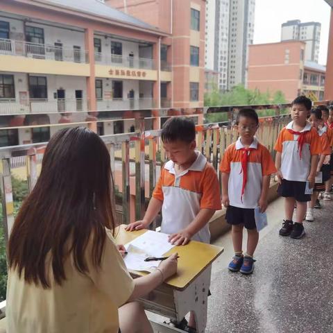 闯关趣无穷，挑战我能行——记周南学士实验学校二年级下期期末学科素养闯关活动