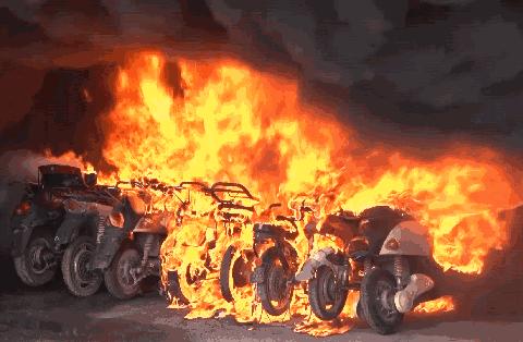 关于禁止楼道堆放杂物及电动车上楼和私接电线充电紧急提示