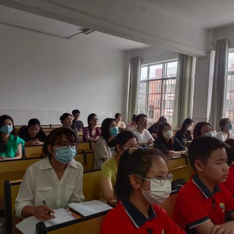 同课异构展风采， 学习研讨促发展—东升小学名师工作室暨梧桐花开英语学科第三次线下研讨活动