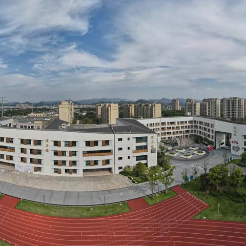 为爱护航，一路有你！—安吉县第二小学教育集团城北 校区207班家长志愿者护航活动。