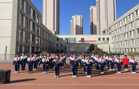 “阅读悦享悦人生 终身学习向未来”——青年路小学教育集团东山分校主题升旗仪式