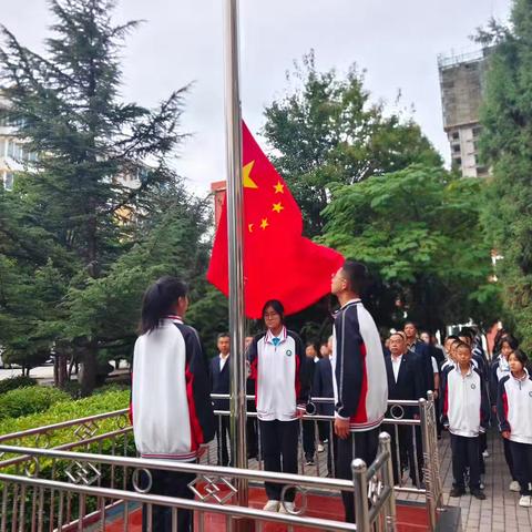八8班第一周班级简报