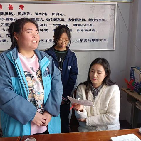 读后续写有方法 检查背诵有成效