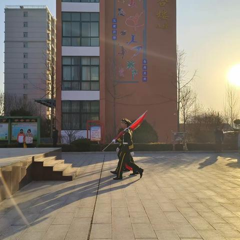 升国旗 踏征程 饮马学校新学期第一次升旗仪式