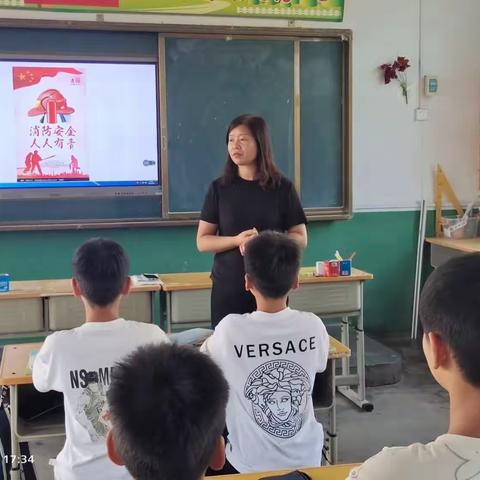 消防演练🧯，防患未“燃”🔥——石灰窑小学消防演练（副本）