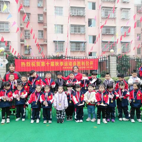 兴义市  兴童幼幼儿园中一班2022年秋学期期末成果汇报展