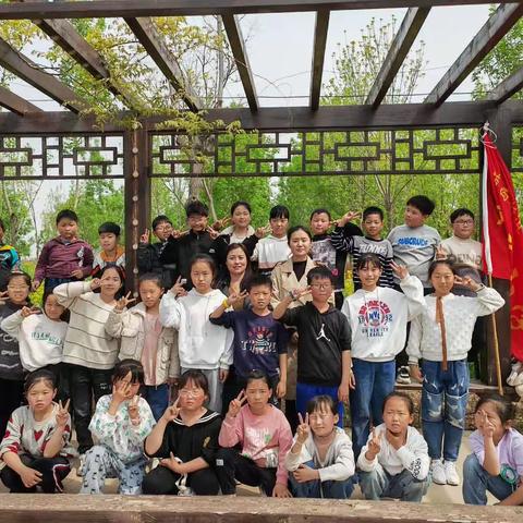 走进春天 ，寻找快乐 ，宋庄小学师生徒步旅行花香云寨。