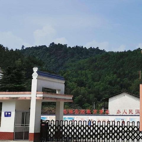 表彰大会树立榜样，百尺竿头更进一步——新店一中期中考试表彰大会