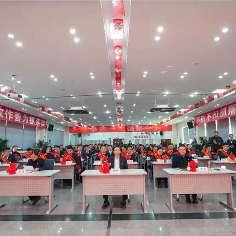 自贡分行召开2025-2026年度个人金融板块岁末年初营销启动会