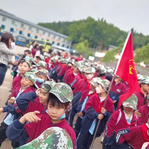 “探秘军事科技 争做英雄少年”巨口铺镇中心小学少先队军事研学活动