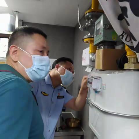 罗文副书记到同和检查餐饮安全及节日物价情况