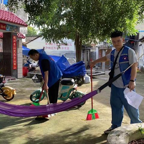 县乡村振兴局组织人员到网络责任区和包点村开展爱国卫生运动做好登革热防控工作