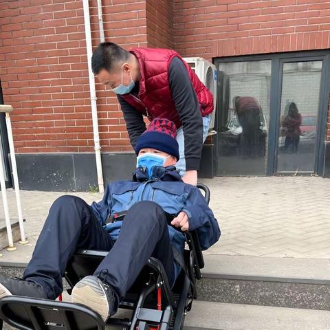 驿站引入爬楼机，助力出行“无障碍”