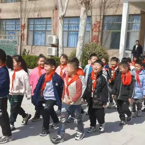 凝心聚力，“绳”彩飞扬——绿光小学春季跳绳比赛