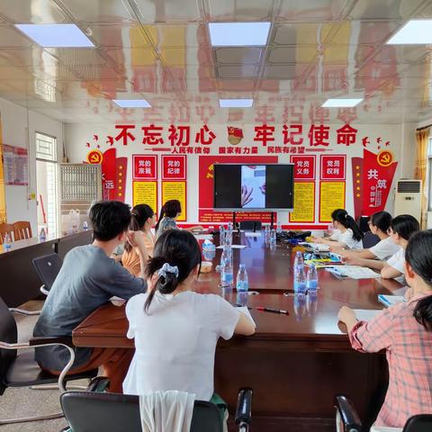 “集”团队智慧，“备”精彩课堂