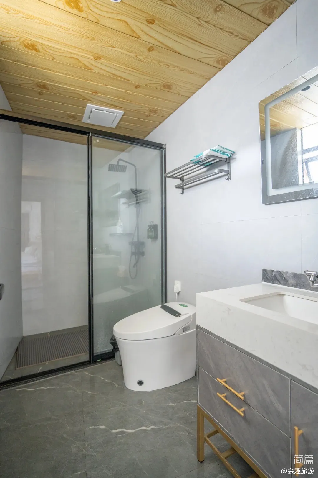 【沃然山居民宿】B栋11房22床|山涧民宿·山泉水滑梯泳池·独立KTV·户外草坪团建场地·会议室