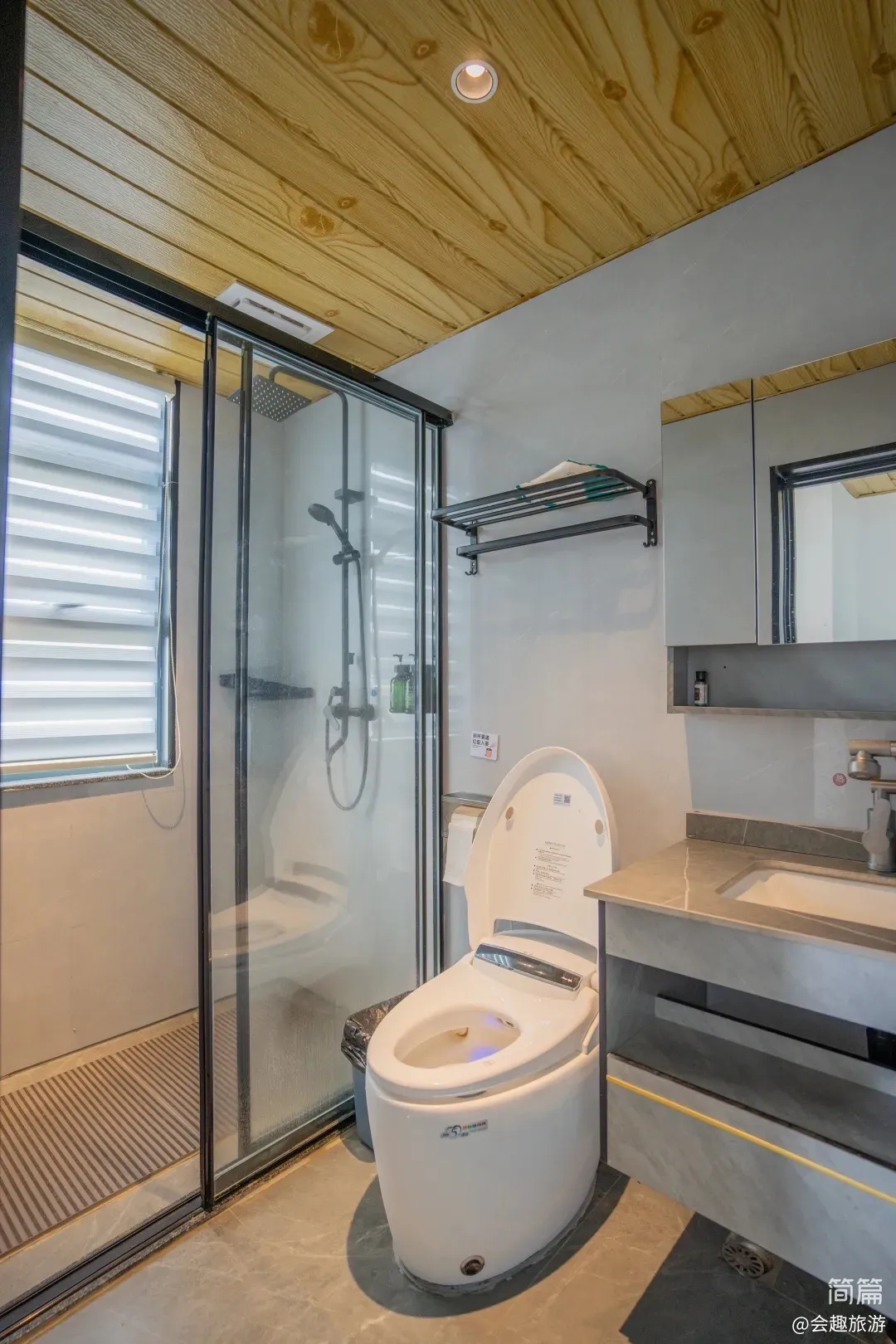 【沃然山居民宿】B栋11房22床|山涧民宿·山泉水滑梯泳池·独立KTV·户外草坪团建场地·会议室