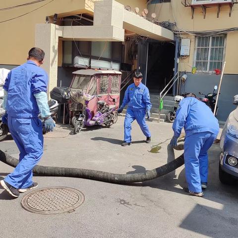 杆石桥：助力疏通下水道 解决居民“堵心事”