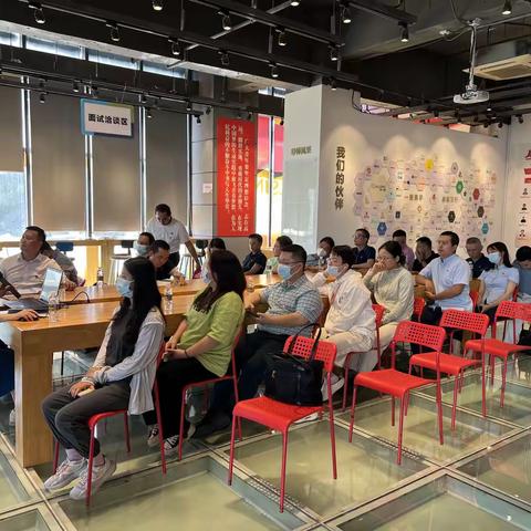 海南省人力资源开发局和复兴城党委联合开展“人才服务政策宣传交流”支部共建主题活动