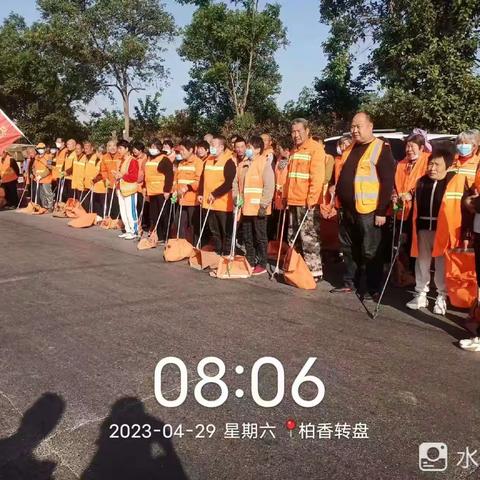 柏香镇“五一”齐动员，开展全镇清洁行动，保障旅游沿线环境卫生工作。