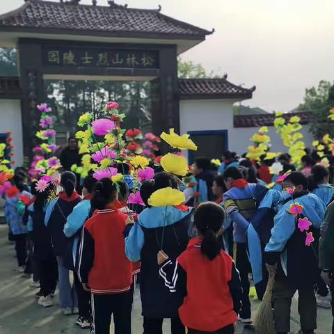 胡牌小学2023年春清明节祭扫烈士陵园活动