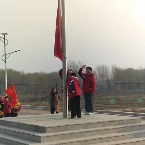 新的一周，新的开始——流坡坞镇中心小学东校区举行周一升旗仪式