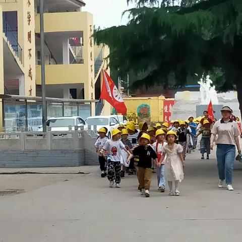 ＂小天使幼儿园＂到＂北罗辛庄小学＂观摩活动