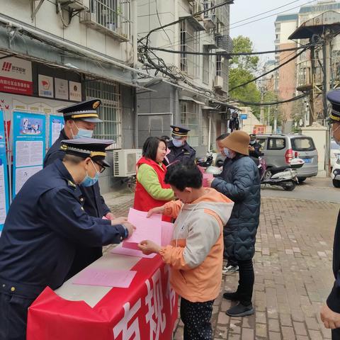 加强停车秩序管理 营造良好市容秩序