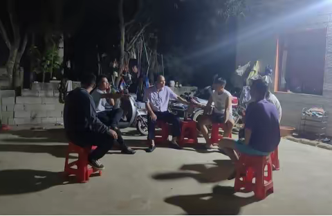 海南东方：东河夜话走进群众家中