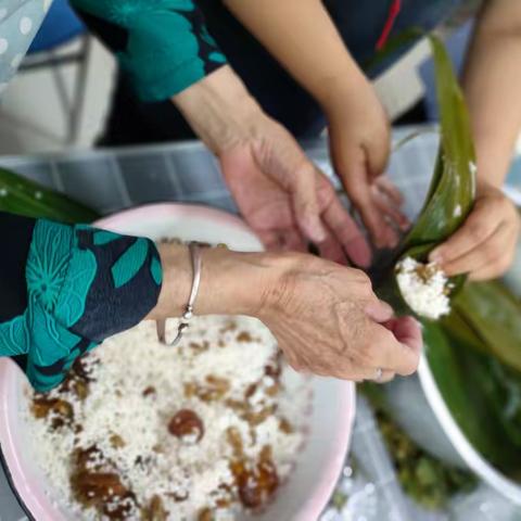 迎端午 感传统 享粽香——南湖小学开展端午节进社区主题活动