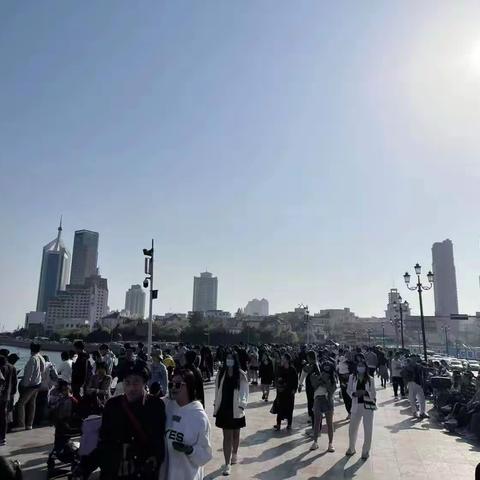 洁净市南 火车站中队在行动