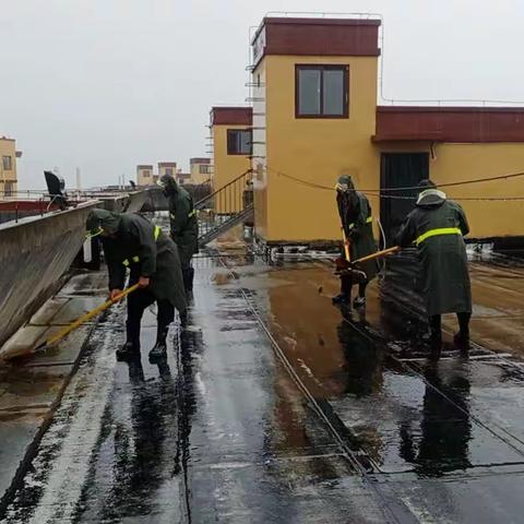 雨中坚守、风雨路上你我同行 ——王家后乡万城华府安置点、聚馨苑安置点