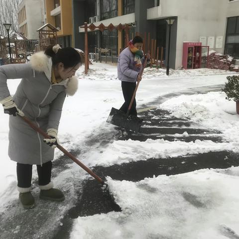 风雪弥漫处 清雪暖心间