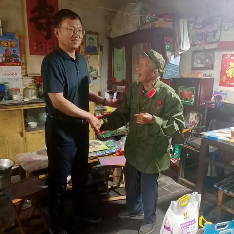 唐王街道退役军人服务站八一走访慰问活动