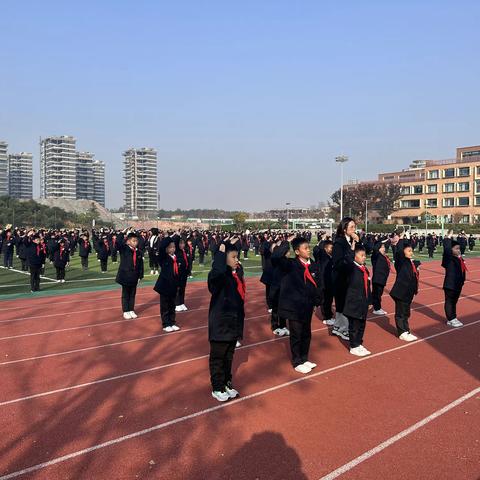 感恩与心，与爱同行-----龙川学校小学部第14周升旗仪式