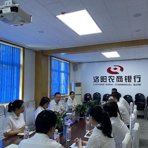 交流学习促提升 互学互鉴共进步 《市行营业部与老城支行“万物生长”的交流华章》